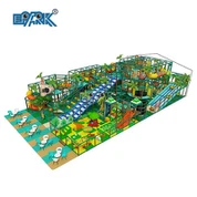 Grande parco giochi al coperto